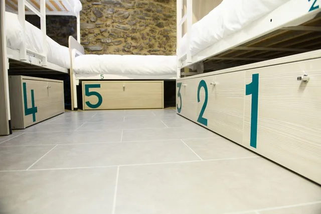 Mixed Dorm, 5 People, 2 Bunk Beds، Mountain Hostel Tarter 3/3