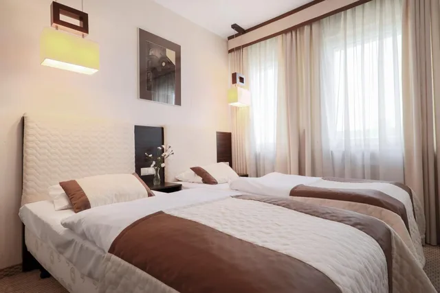غرفة كبيرة بسريرين منفصلين، Borowiecki Hotel 1/8
