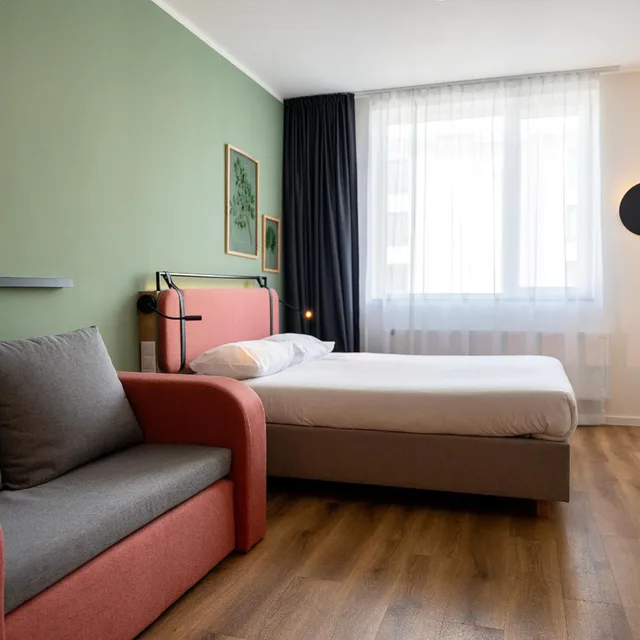 غرفة قياسية بسرير مزدوج مع أريكة، Hotel Convictus Cracovia 1/3