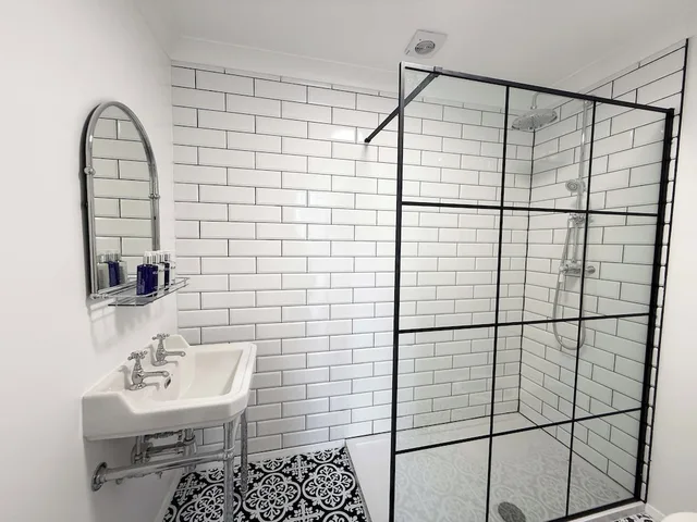 غرفة بريميوم بسرير كينج، The Knoll House 6/7