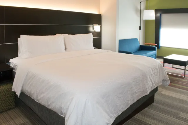 جناح بسرير كينج مع أريكة، Holiday Inn Express & Suites West Memphis 5/10