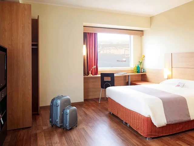 Room, Queen Bed, Ibis Valparaiso 7/10