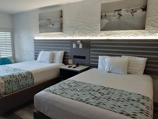 غرفة قياسية بسريرين كوين بمطبخ صغير، Casa Loma Inn 2/2