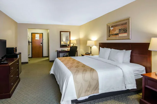 غرفة بسرير كينج، Quality Inn Summersville 1/4