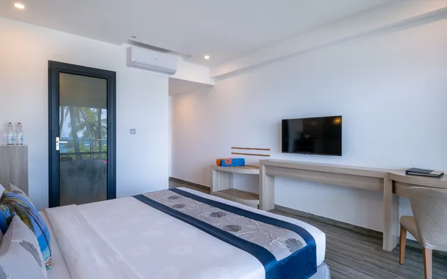 Super Deluxe Room Ocean-view with Balcony-Transfer Excluded، Kaani Grand Seaview 7/10