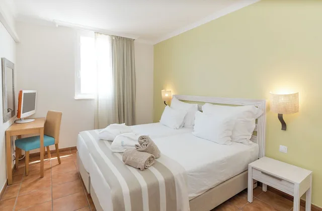 جناح بسريرين منفصلين مع أريكة، Pestana Viking Beach and Golf Resort 3/10