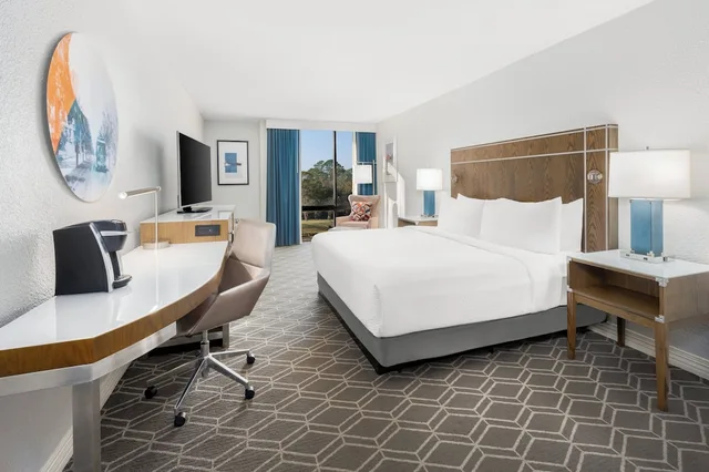 Premium, King Bed, High Floor, Wyndham Jacksonville Hotel and Conference Center 1/2