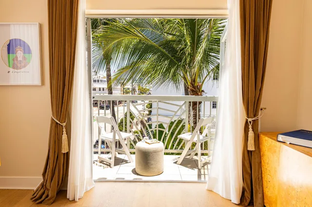جناح غراند بسرير كينج بشرفة بغرفة نوم واحدة، The Savoy Hotel & Beach Club 7/7