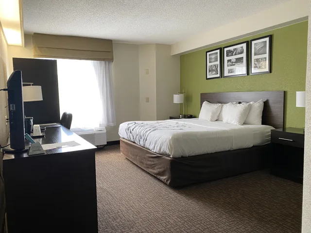 غرفة بسرير كوين لذوي الإعاقة، Spark by Hilton Louisville Airport 2/3