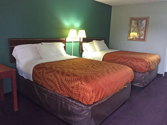 Flat, 2 Double Beds، Americas Best Value Inn Manchester TN 1/1
