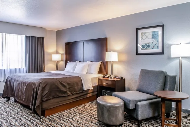 جناح بسرير كينج بجاكوزي، Clarion Hotel By Humboldt Bay 3/10