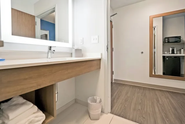 Standard, King Bed, Accessible, Holiday Inn Express Jacksonville South Bartram Prk 7/10