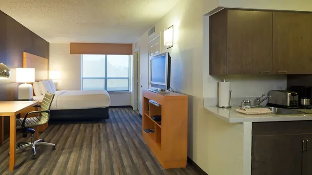 جناح استوديو بسرير كينج مع أريكة، Hyatt House Houston Galleria 6/6