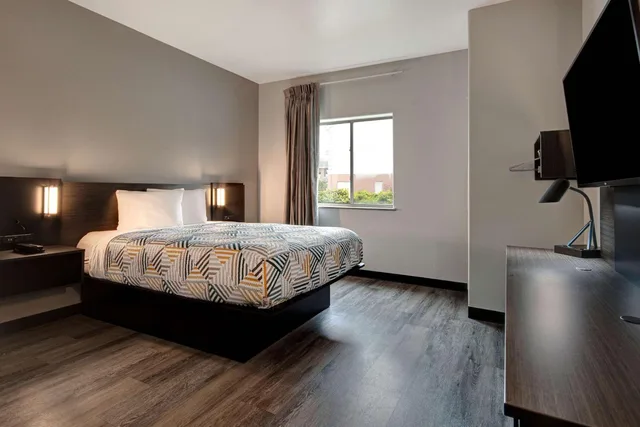 غرفة بسرير كوين لغير المدخنين، Motel6 Pharr, TX 3/8