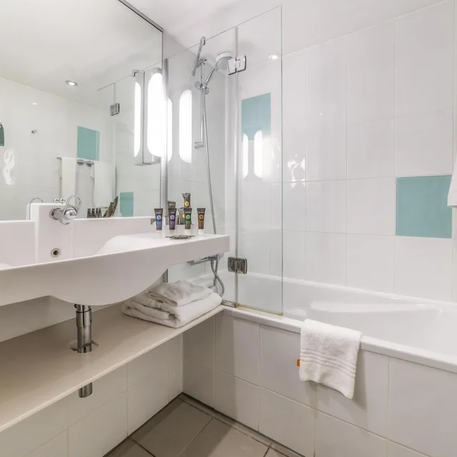 غرفة بسرير مزدوج مع أريكة، Novotel Southampton 7/9