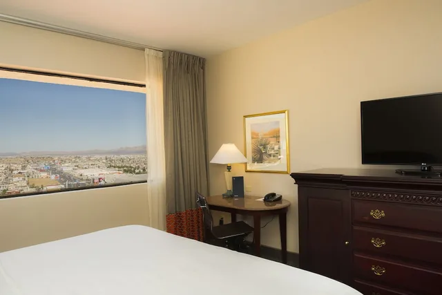 غرفة بسرير كينج بإطلالة على المدينة، Sheraton Chihuahua Soberano 5/11
