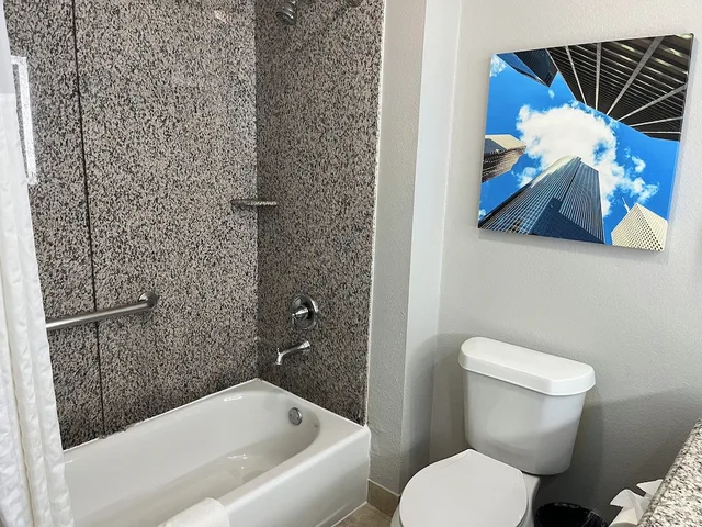 غرفة بسريرين كوين لذوي الإعاقة، La Quinta Inn & Suites by Wyndham Houston Energy Corridor 7/10
