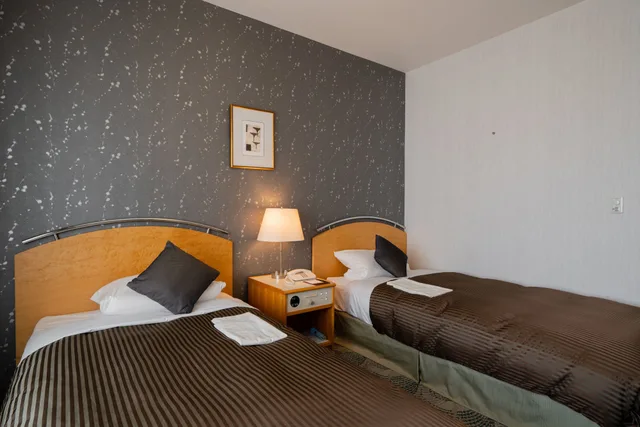 غرفة قياسية بسريرين منفصلين للمدخنين، Hotel Okura Niigata 1/3
