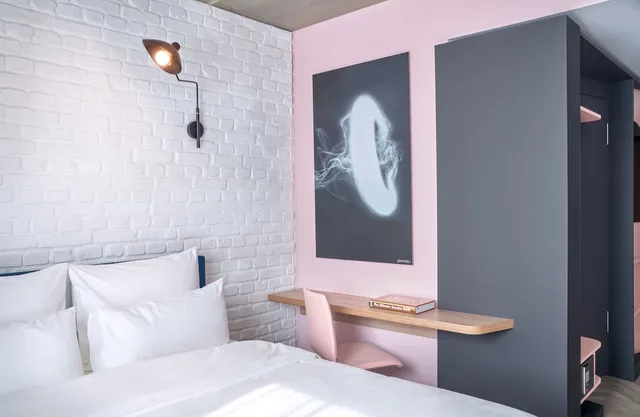 Room, King Bed, Urban View، URBAN LOFT Cologne 3/4
