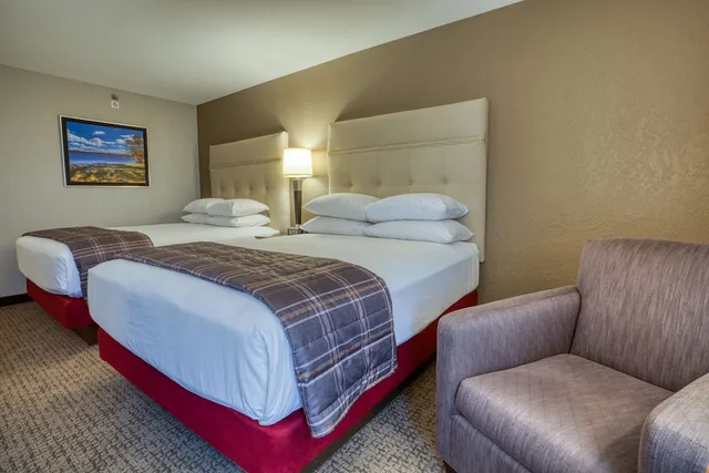 غرفة ديلوكس بسريرين كوين، Drury Inn and Suites St Louis Fairview Heights 2/4