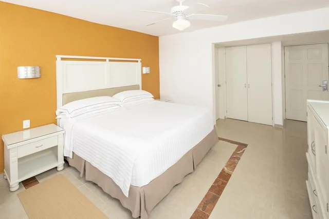 2x2, Connecting, 2 King Beds, Occidental Costa Cancun 1/8