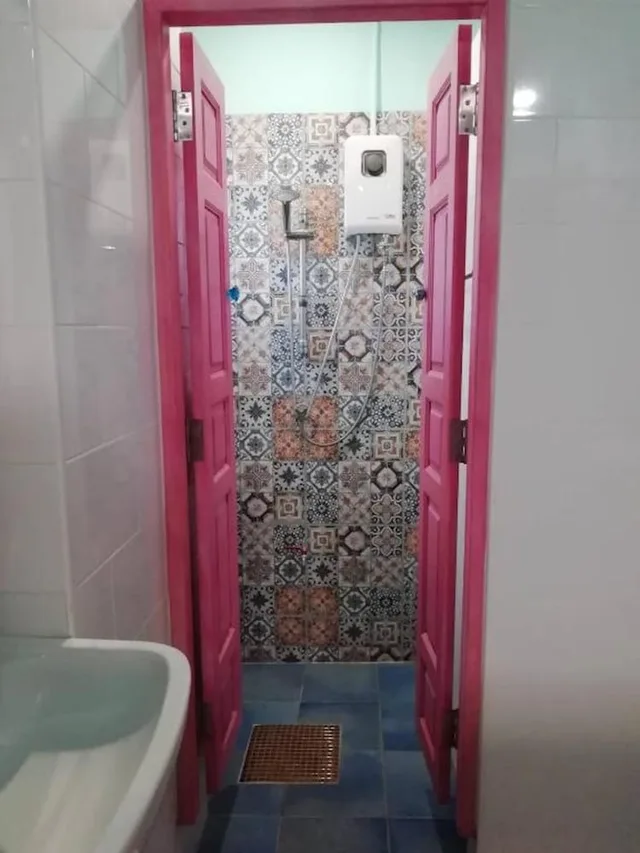 سكن مشترك مختلط، Merge Hostel 1/1