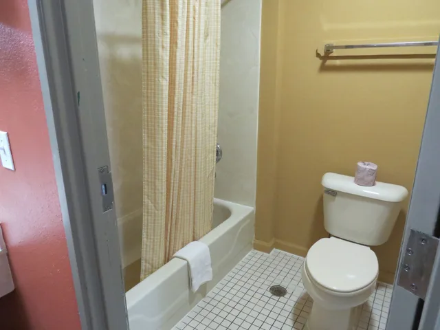 غرفة بسرير كينج، First Western Inn Caseyville 8/10