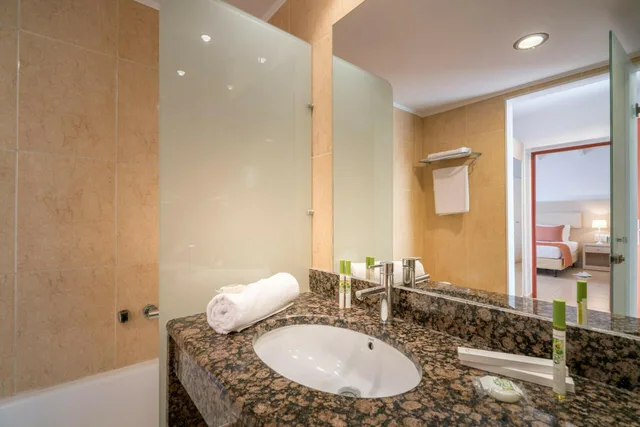 جناح بشرفة، Galaxy Beach Resort BW Premier Collection 5/7