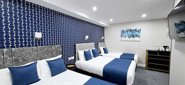 Semi Basement, Family, Single Bed, 2 Double Beds، George 5/8
