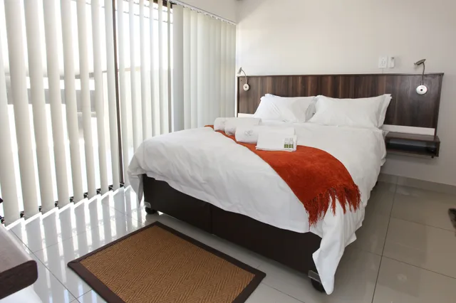 2 Bedrooms, Apartment, Queen and Twin Beds, Hillside Executive Accommodation 2/2