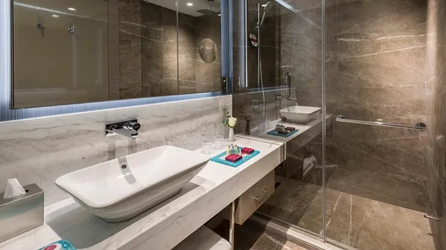 غرفة بريميوم بسرير كينج بإطلالة على الحديقة، Crowne Plaza Istanbul - Florya 4/5