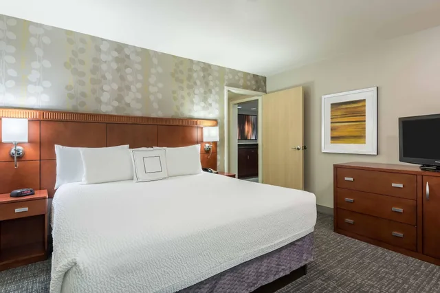 غرفة بسرير كينج مع أريكة، Courtyard By Marriott Knoxville Cedar Bluff 1/3
