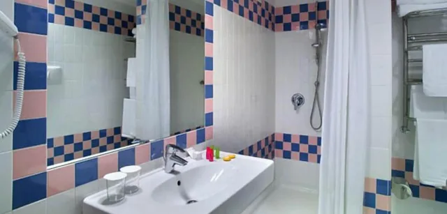 غرفة سوبيريور بسريرين منفصلين، Grand Hotel Salerno 1/1