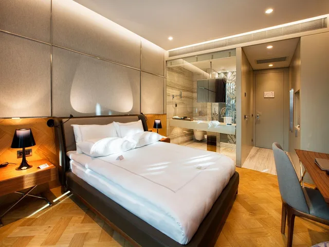 Atrium, Deluxe, King Bed، FER HOTEL 1/1