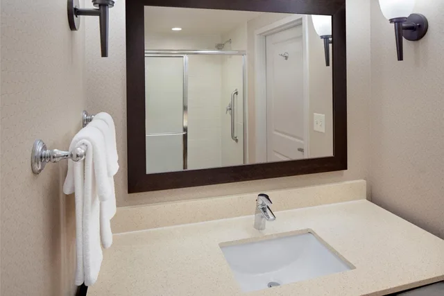 غرفة قياسية بسرير كينج، The Limited Hotel Charleston 7/10