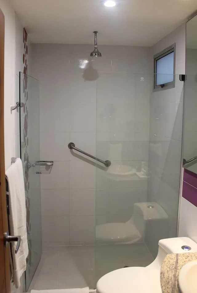 غرفة قياسية ثلاثية بسرير كوين وسرير فردي، Hotel Atrium Plaza 6/7