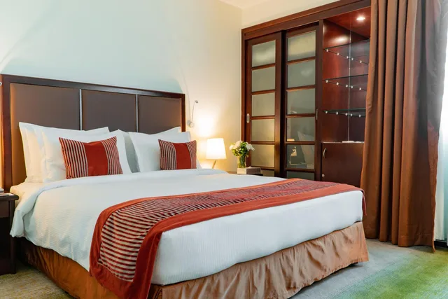 جناح بسرير كوين، Al Ain Palace Hotel 4/8
