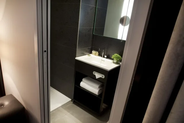 غرفة قياسية بسريرين منفصلين، Hotel Caron 2/2