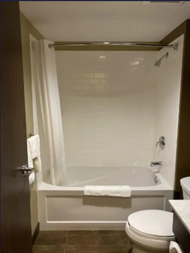 غرفة بسرير كوين، Microtel Inn Suites By Wyndham Timmins 10/10