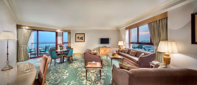 Al Sultan, Suite, King Bed, Partial or Full Sea View، هيلتون جدة(Jeddah Hilton) 1/2
