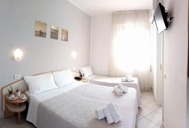 غرفة ثلاثية بإطلالة على الحديقة، HOTEL PRESTIGE 1/3