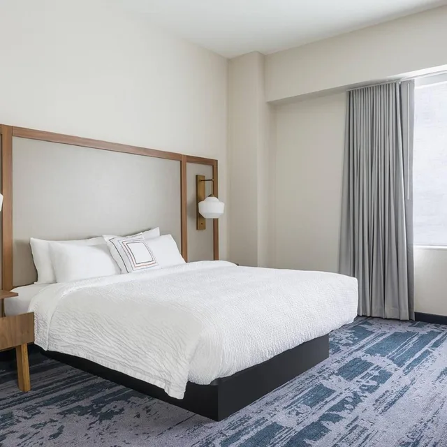 جناح كبير بسرير كينج مع أريكة، Fairfield Inn & Suites By Marriott Des Moines Downtown 1/8