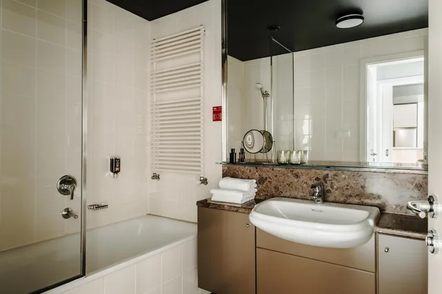 شقة بسرير مزدوج وسريرين منفصلين بغرفتي نوم، Adina Apartment Hotel Budapest 7/10