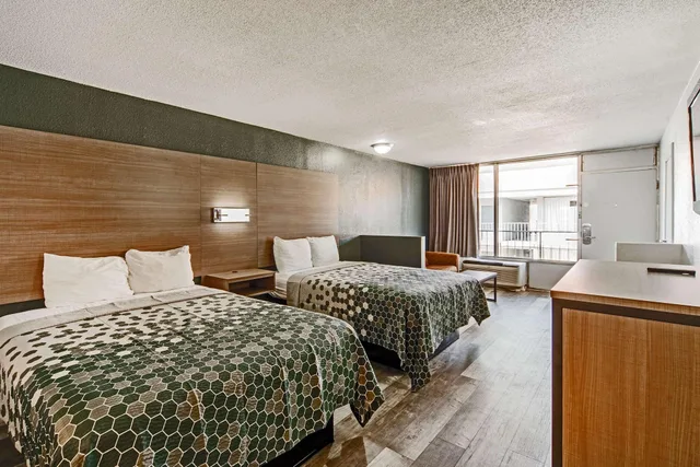 غرفة بسريرين كوين للمدخنين، Econo Lodge Inn Suites Near Bricktown 3/4