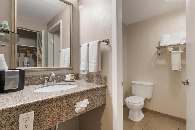 غرفة بسريرين كوين بشرفة للمدخنين، Best Western Plus Wine Country Inn & Suites 4/7