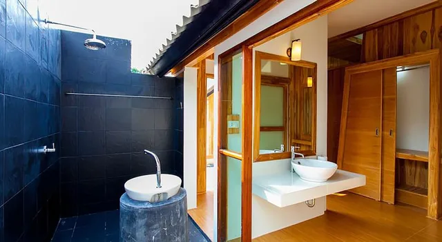 Bungalow, King Bed, Beach Front, Bundhaya Villas Koh Lipe 3/3