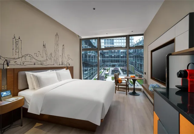 غرفة بسرير كينج بإطلالة على الحديقة، UrCove By Hyatt Shenzhen Futian CBD 1/1