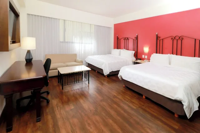 Premium, 2 Queen Beds, Jumeirah View، Holiday Inn & Suites Guadalajara Centro Historico 1/7
