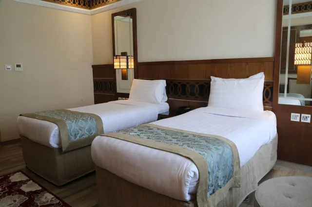 Twin Room, Violet Al Azizia Hotel 2/4