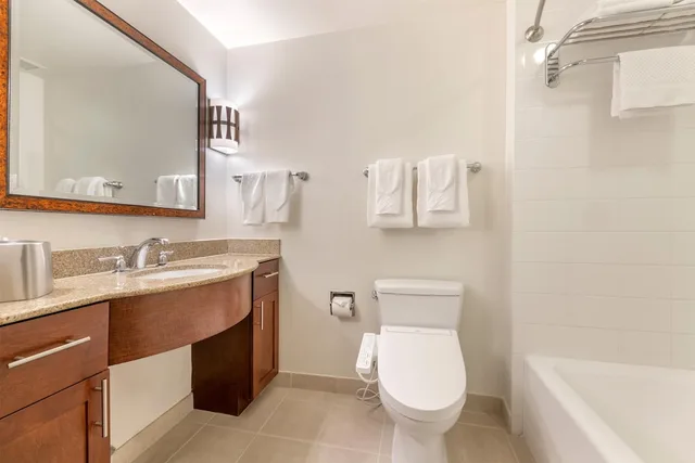 1 Bedroom, Lagoon, Tower, Suite, with View، Hilton Grand Vacations Club at Hilton Hawaiian Village 4/4